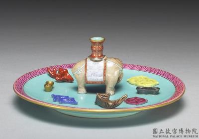 图片[3]-Incense stick holder with a caparisoned elephant in famille rose on a green ground, Qing dynasty, Qianlong reign (1736-1795)-China Archive